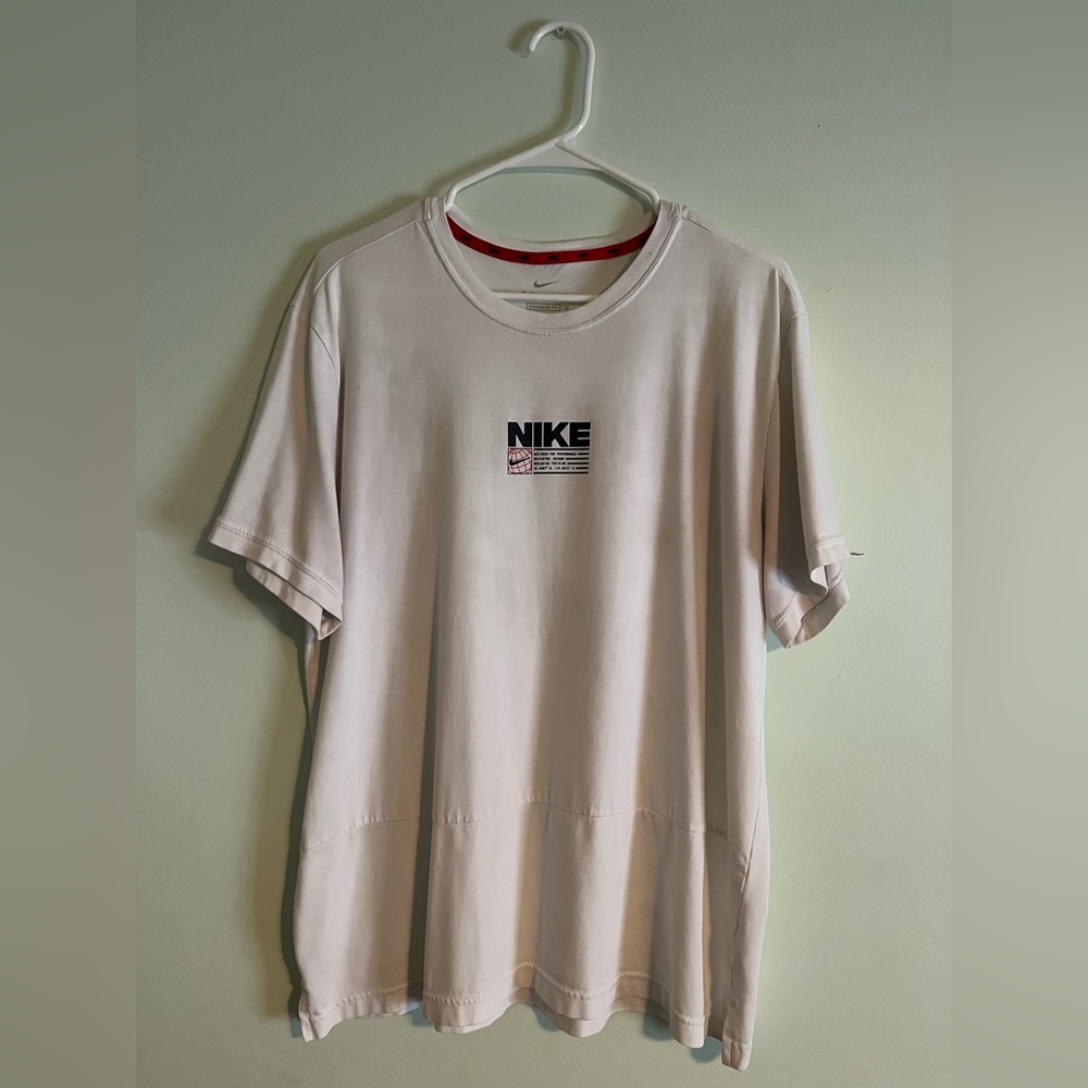 Nike Dri-Fit Tee Size L.